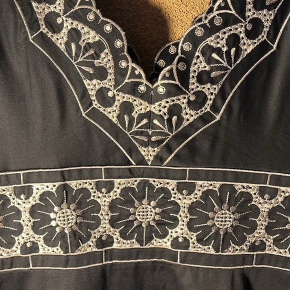 Black embroidered Ann Taylor dress - Picture 4 of 7